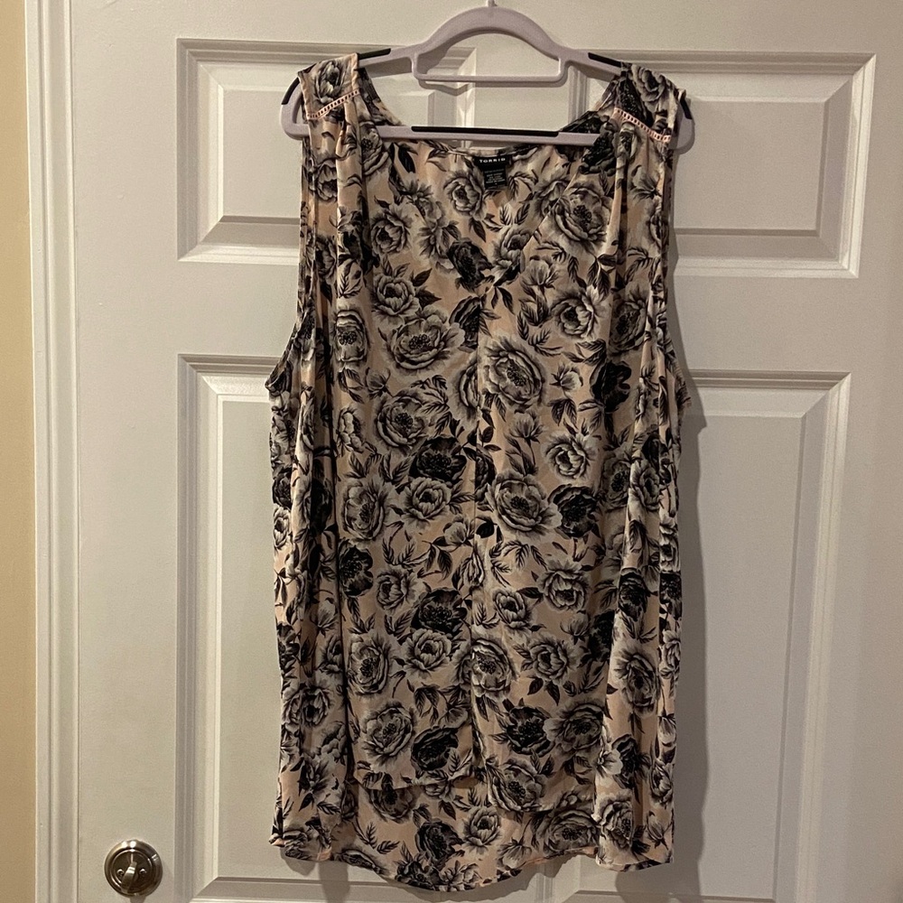 🧡 Women’s TORRID sleeveless blouse